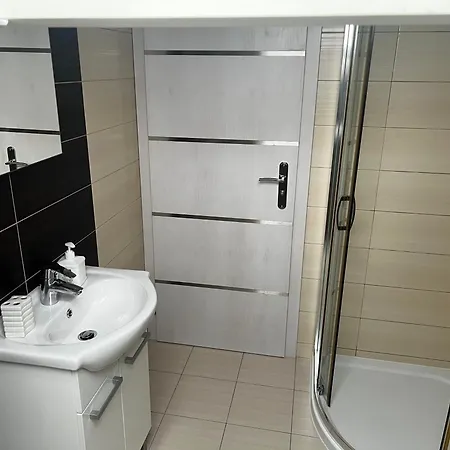 Z Kominkiem Sauna Jacuzzi Hydromasaz アパート *