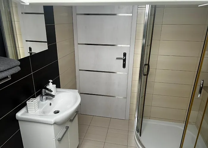 Z Kominkiem Sauna Jacuzzi Hydromasaz アパート *