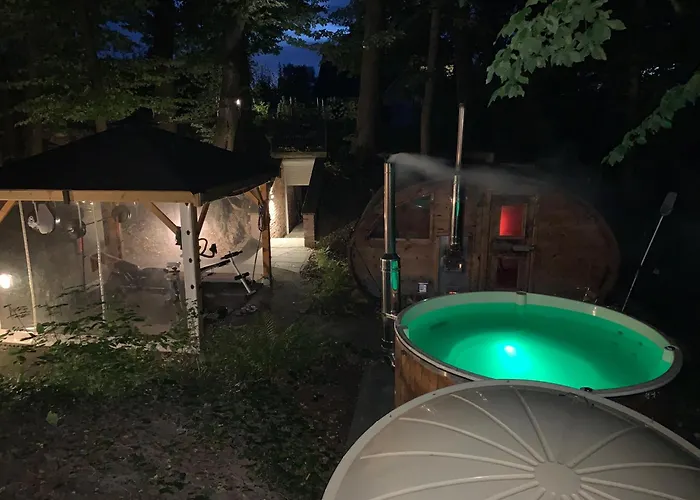 Z Kominkiem Sauna Jacuzzi Hydromasaz アパート *